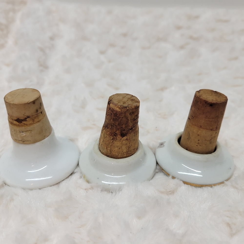 SOLD                                         Set of 3 vintage bottle stops/corks - Picture 10 of 11